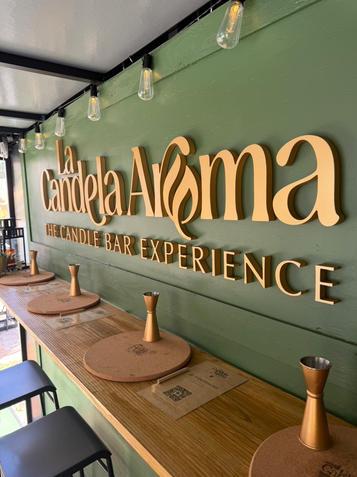 Interior del Mobile Candle Bar de La Candela Aroma listo para disfrutar la experiencia